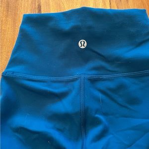 Lululemon leggings size zero. 0. Rare teal on trend color. Excellent condition.